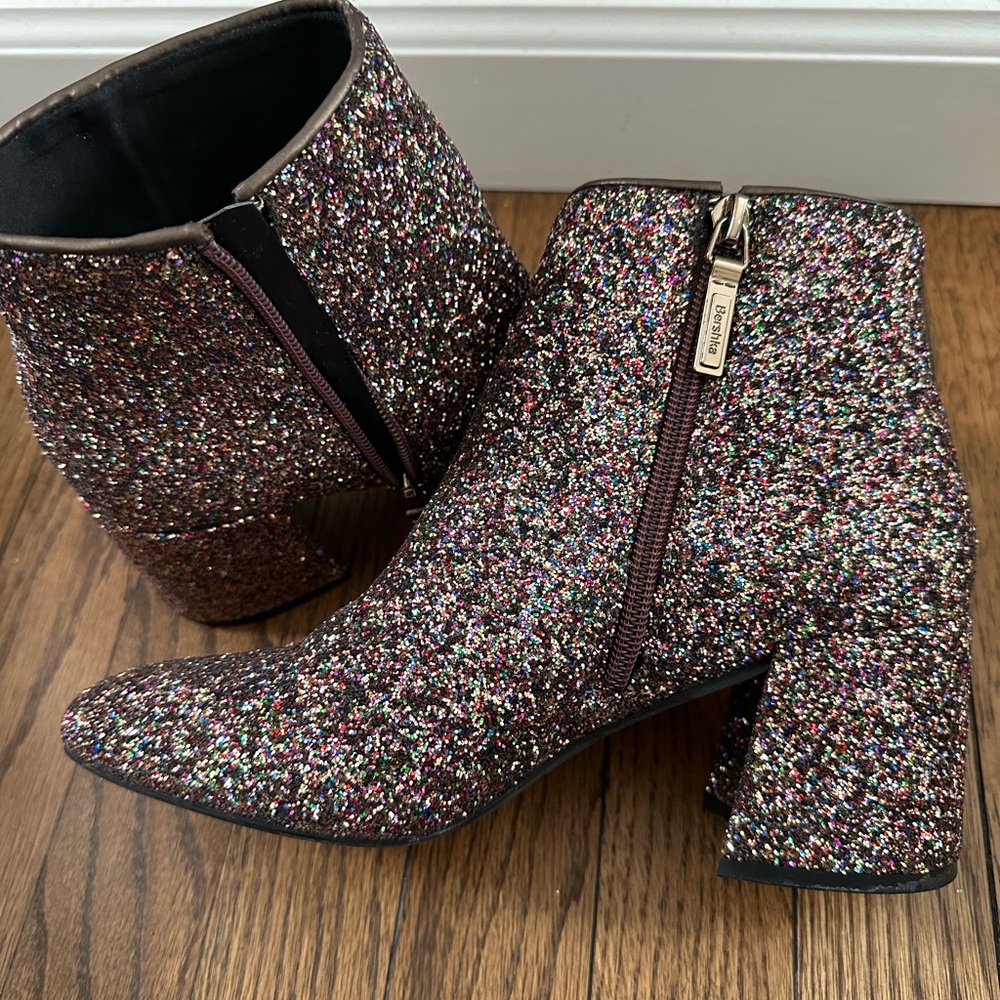 Bershka Glitter Ankle Boots
Size 38, Multi Color